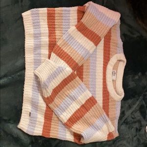 small hollister sweater, so comfy !!